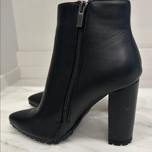 Qupid size 8 Elegant Black Ankle Boots.  Great condition